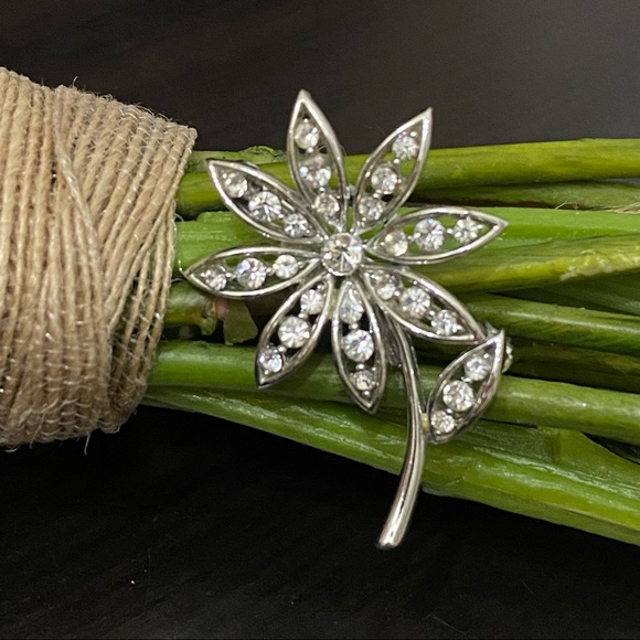 Vintage LISNER Silver-tone Rhinestones Flower Brooch - Picture 3 of 12